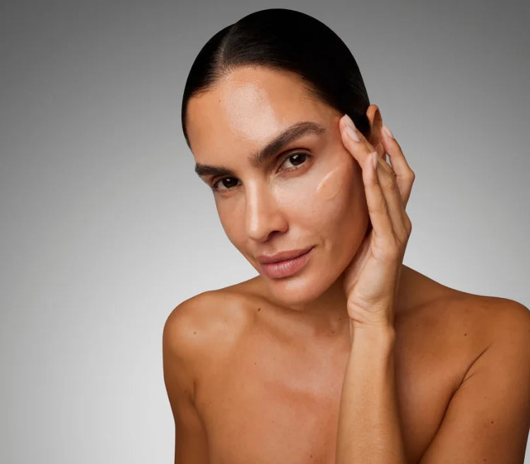 Woman applying Dermalogica Phyto Nature E2to clean, hydrated skin as part of a layered skincare routine using the Skin-Soak Method